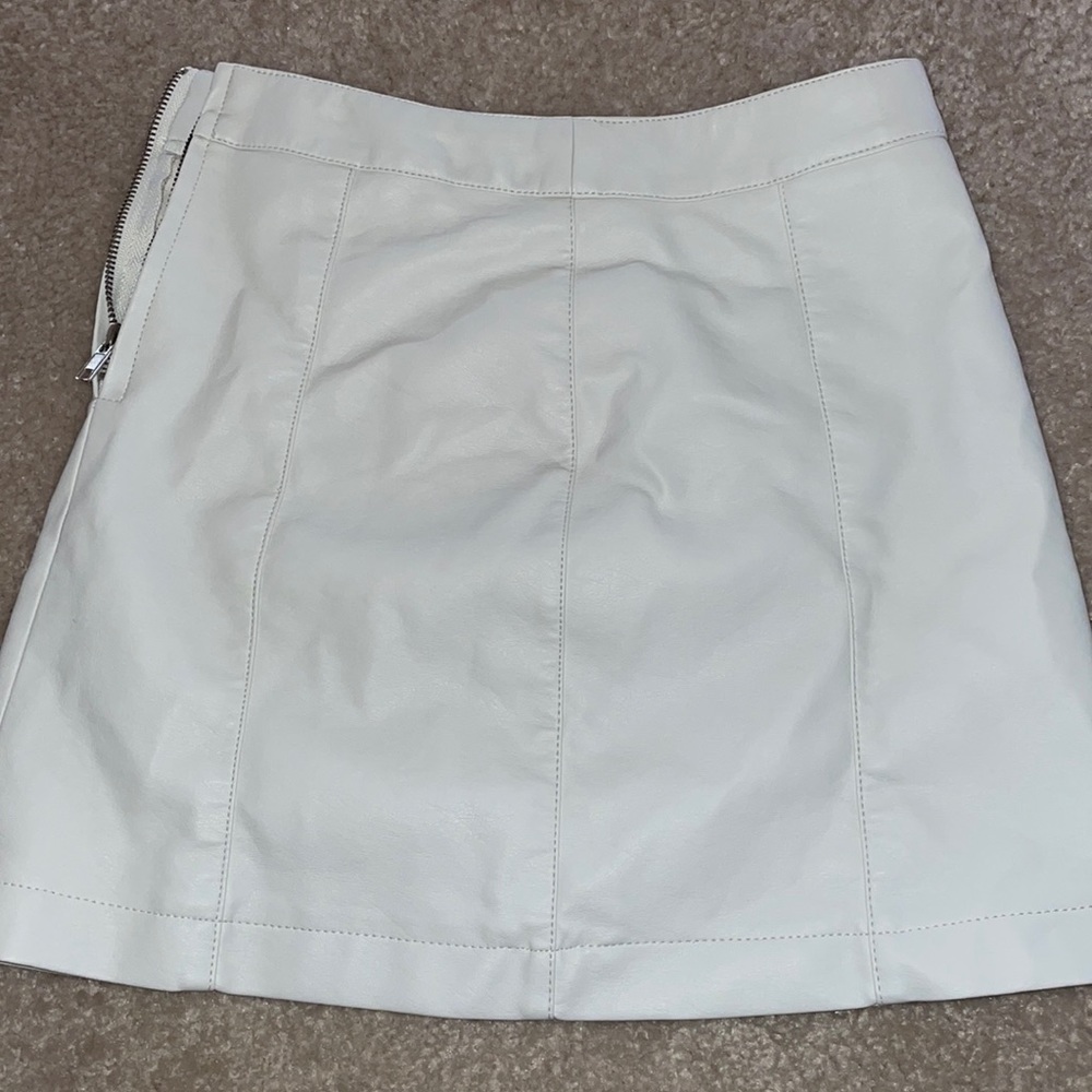 Forever 21 white leather skirt Size: XS